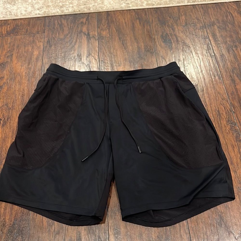 Lululemon black Elevated Short  men’s size‎ XL in EUC perfect for run or gym
